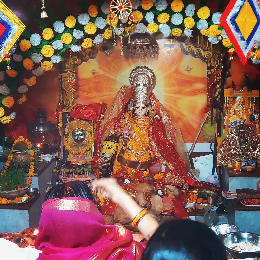 जय हो माता रानी की खूब किया माता रानी के दर्शन आज मंदिर मंदिर घूम घूम कर पैर थक गए पर मान ना भरा मां जय हो मां आपकी #जय_सियाराम #नवरात्रि_2024 #नवम्_सिद्धिदात्री #नवरात्रि_नवम_शक्ति #रामनवमी_की_शुभकामनाएं