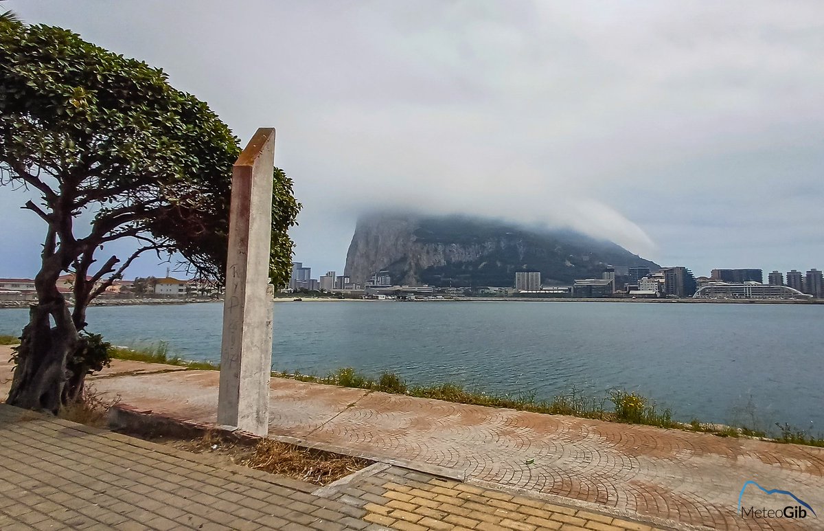 #Gibraltar - 17/04 - today saw a big change to recent days, firstly with high cloud increasing making the sunshine hazy - followed by a switch in wind to Easterly by lunchtime, bringing low cloud with it, particularly a fabulous Levanter spilling over the Rock. Early Max 23.8C.…