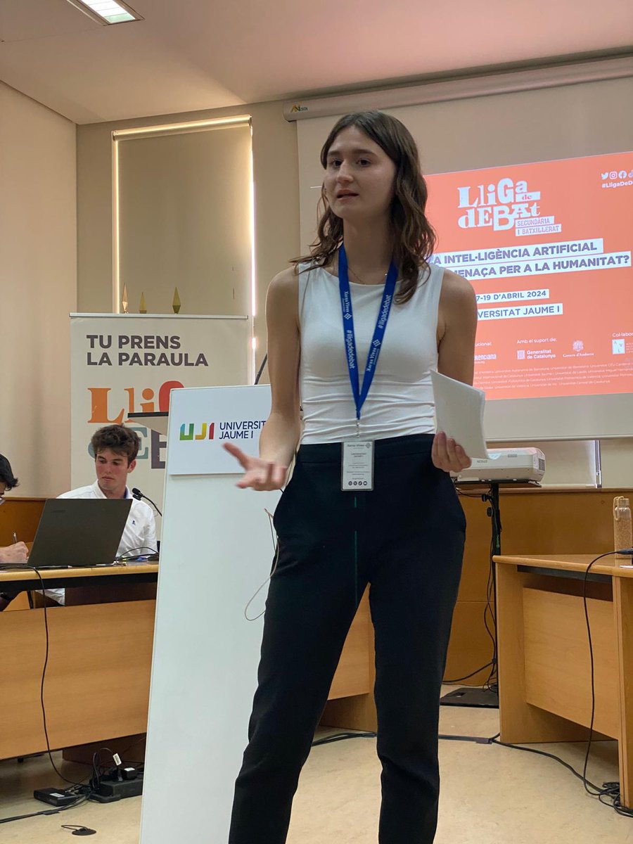 xarxavives's tweet photo. 📣 Felicitats a l'equip de @Cemporda (@univgirona), que guanya en el darrer debat de la jornada #LligaDeDebat!

Bons arguments, equip @iesbenigaslo (@UJIuniversitat)! https://t.co/W70X8AluKF