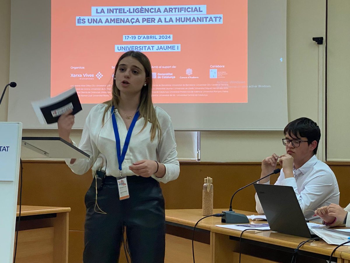 xarxavives's tweet photo. 📣 Felicitats a l'equip de @Cemporda (@univgirona), que guanya en el darrer debat de la jornada #LligaDeDebat!

Bons arguments, equip @iesbenigaslo (@UJIuniversitat)! https://t.co/W70X8AluKF