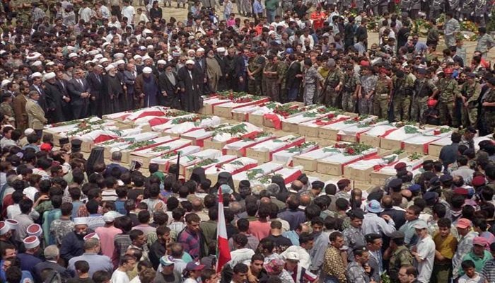 إن شئت أن تقصُدها... إخلع نعالك قبل دوس ترابها، فتراب قانا من رفاة أطفالها🥀
#إسرائيل_شرٌ_مطلق
#كي_لا_ننسى_قانا