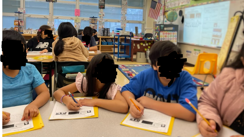 MissMirra2's tweet photo. Having anchor charts with sentence frames help students turn their thoughts into written words or spoken words when explaining how Penguins survive in the Arctic! #ESL https://t.co/sSSxz8Bnba