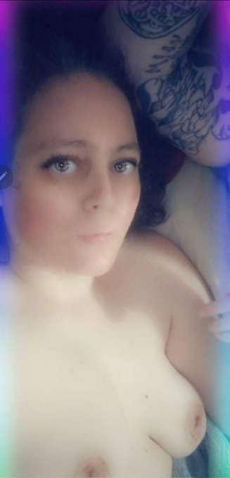 I so didn't realize you can see my #boobs in this pic #nipslip #topless what do y'all think? https://t<a href="/tag/boobs"class="tags">#boobs</a><a href="/tag/nipslip"class="tags"><span>#nipslip</span></a><a href="/tag/topless"class="tags"><span>#topless</span></a>