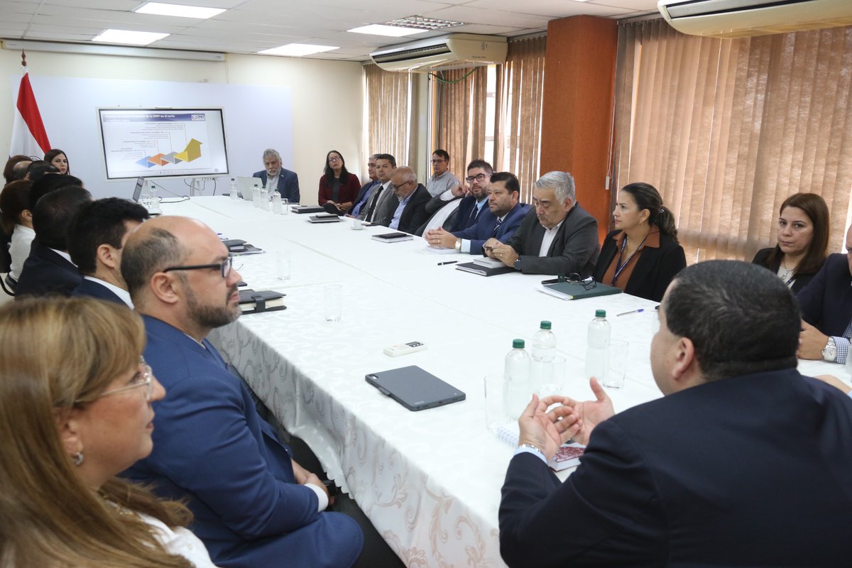 OscarOrue's tweet photo. Hoy llevamos adelante la reunión de planificación y coordinación de estrategias con el equipo de directores de las diferentes áreas de la Dirección Nacional de Ingresos Tributarios. 

"No hay resultados sin procesos y estrategias bien definidas".

#GobiernoDelParaguay https://t.co/uDsRVkLWOg