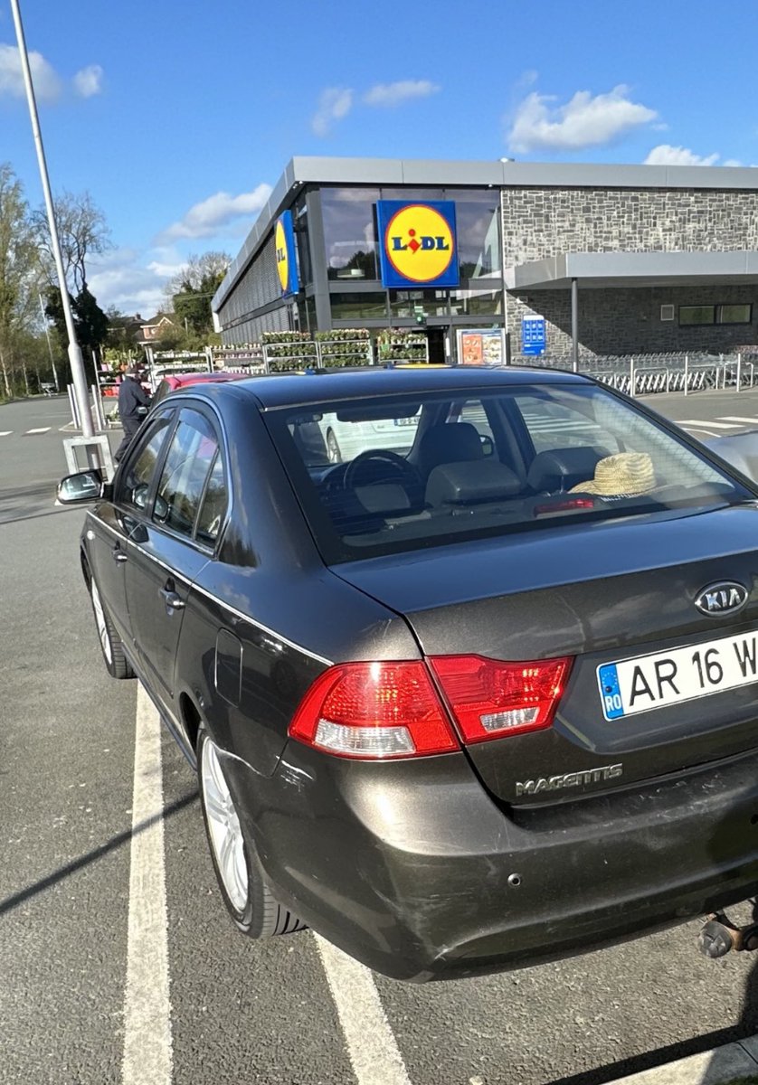 The Romanians have heard about the Irish gravy train and are now driving their cars here too, as seen in Ardee, County Louth - local gardai completely ignore 🤔 No means test ✔️ Free social welfare ✔️ Pay no car park fees ✔️ Pay no car tax ✔️ No need for NCT ✔️ No need for proof…