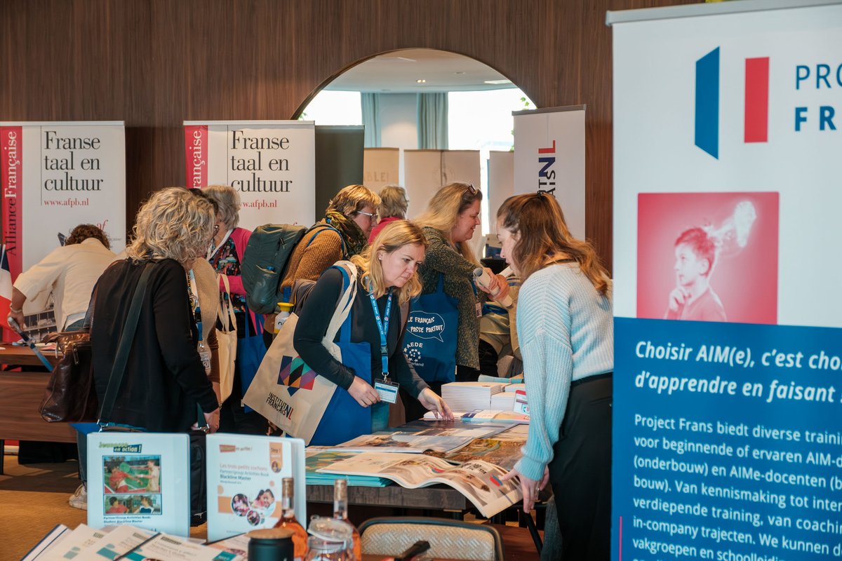 wendyaim1's tweet photo. Thank you, @JannySpreen, for sending these great photos of you and teachers at your workshops and the AIM/Project Frans booth at Congrès France this year! #CASLT @OMLTA @actfl https://t.co/shlUgJcGuj