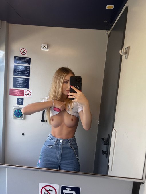 If I was your girlfriend I will send you selfies like this everyday 🍒 https://t.co/3hLg9rsruX