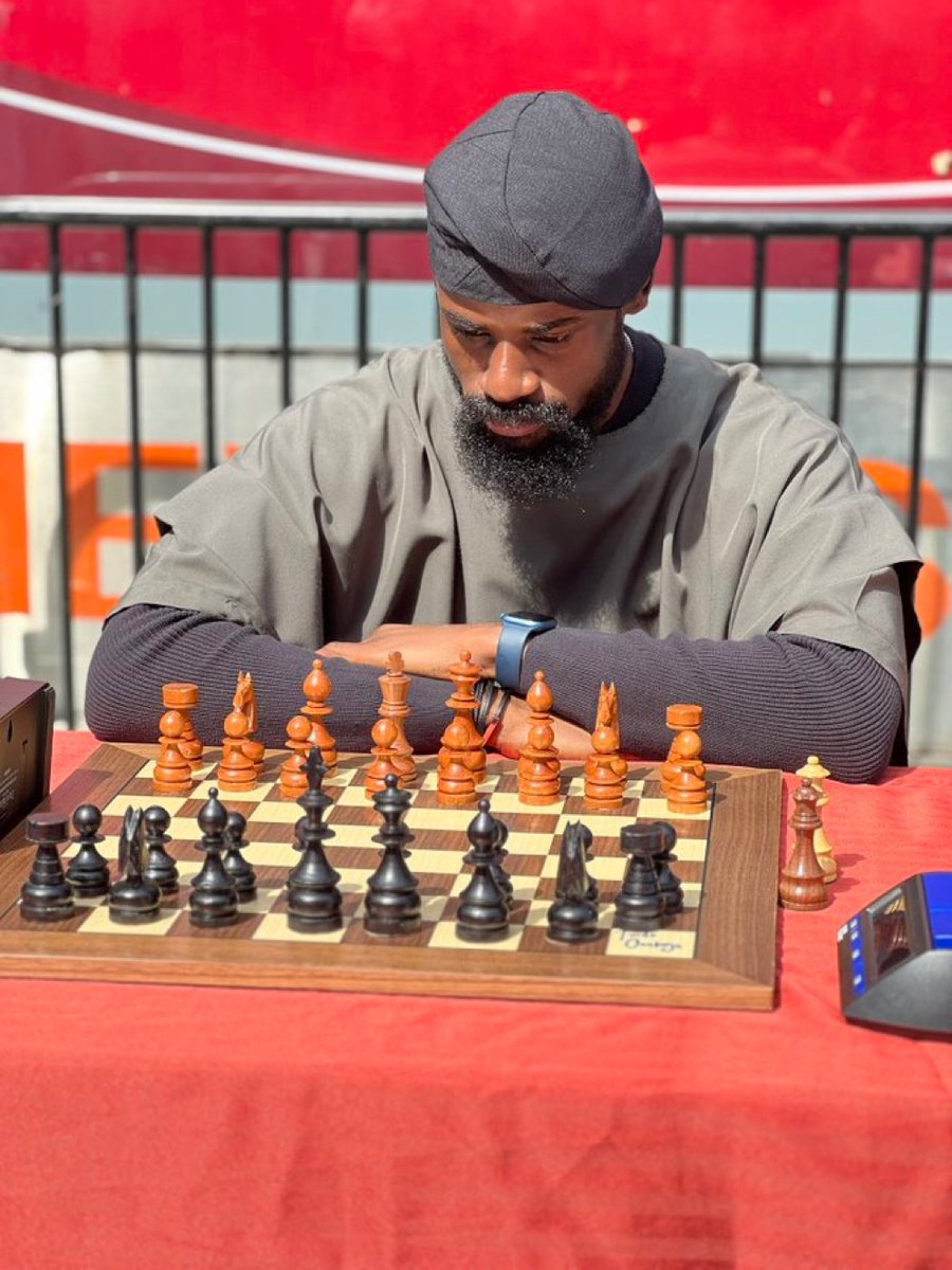 2 hours completed 6 opponents defeated. @Tunde_OD keeps going👍🏿. He is currently playing his first female opponent. (7th total opponent) At time square