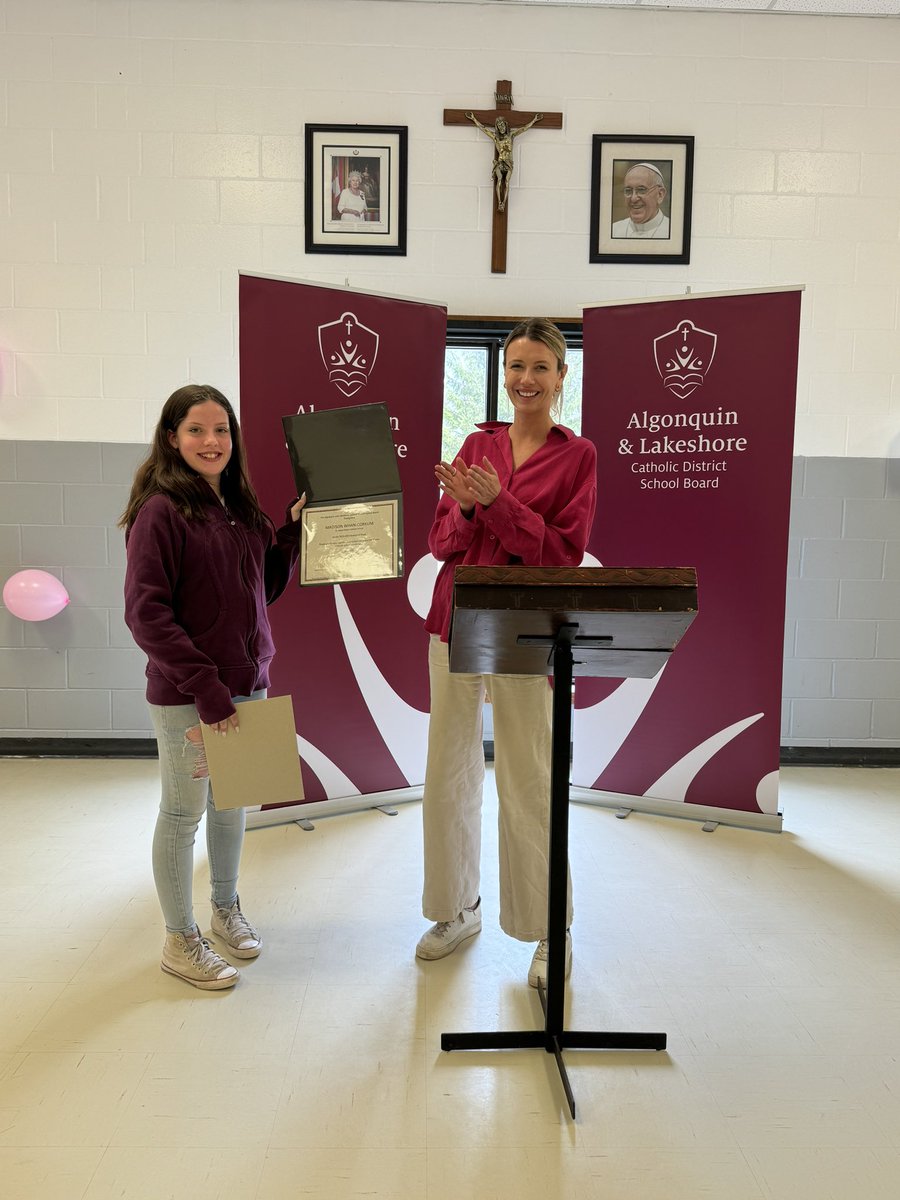 alcdsb's tweet photo. Congratulations to Madison for being this year’s Beacon of Hope at @alcdsb_jams in Sharbot Lake! The school community gathered for a pizza lunch this afternoon to celebrate Madison’s involvement with her peers, her school & community. #ALCDSBBlessed #ALCDSBMYSP https://t.co/sUlxs5YCpO