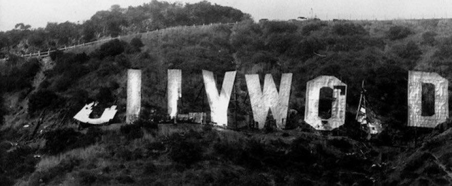 The Hollywood Sign tweet media