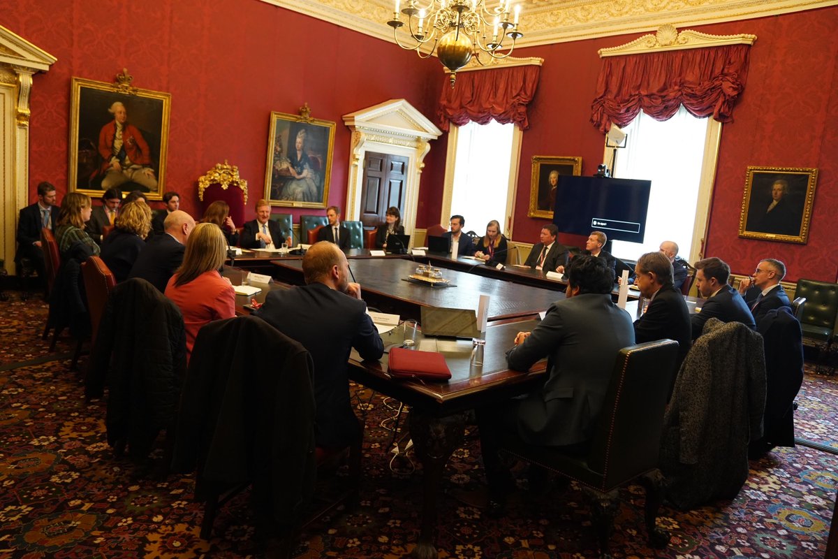 AI is already having a transformational impact in education, whether helping to mark work, tutor students or plan lessons. Today, @OliverDowden and I met with technology companies and education leaders to discuss how we can unleash this potential now and in the future.