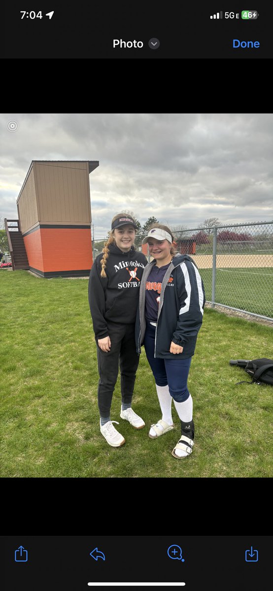 “Your shoes untied” oh how I missed the goofy personality of my left fielder/3rd baseman! Great seeing you Nat!! @Nat_muellner18 @il_hawks @CoachHewett9