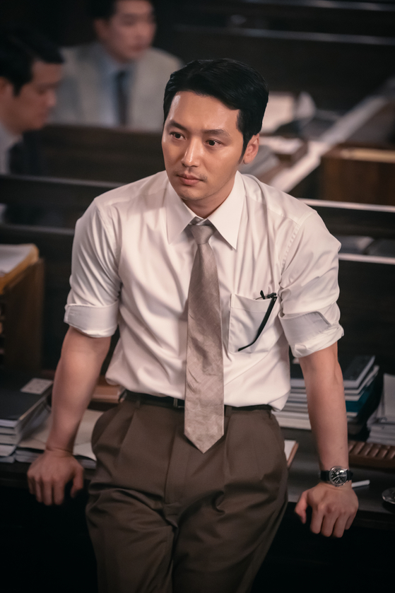 Disney+ drama <#UncleSamsik> #ByunYoHan still cuts, broadcast on May 15.