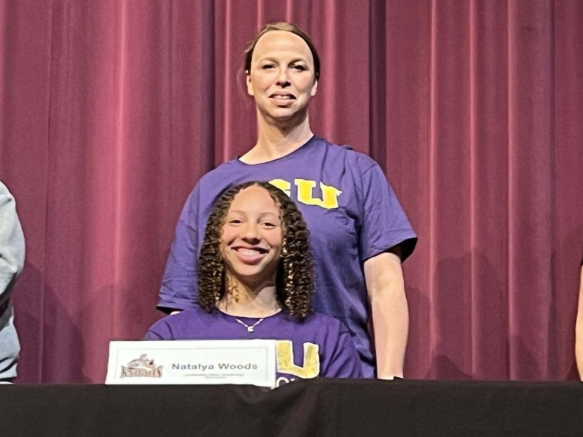LSEAthletics's tweet photo. Congratulations to our swimmers/diver recognized today at Signing Day! Once a Knight….always a Knight! ⚔️ 🏊 https://t.co/CLPBf6hnr7