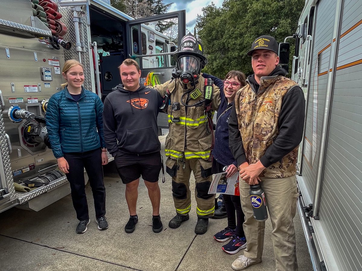 sccfiredept's tweet photo. We recently had 4 students from #LosGatos High School visit as part of a #jobshadow day. The students shadowed building inspections, learned how to read inspection plans, and enjoyed lunch with our Los Gatos C-shift crew while learning what it’s like to be a #firefighter! https://t.co/P7PE0TqjQO