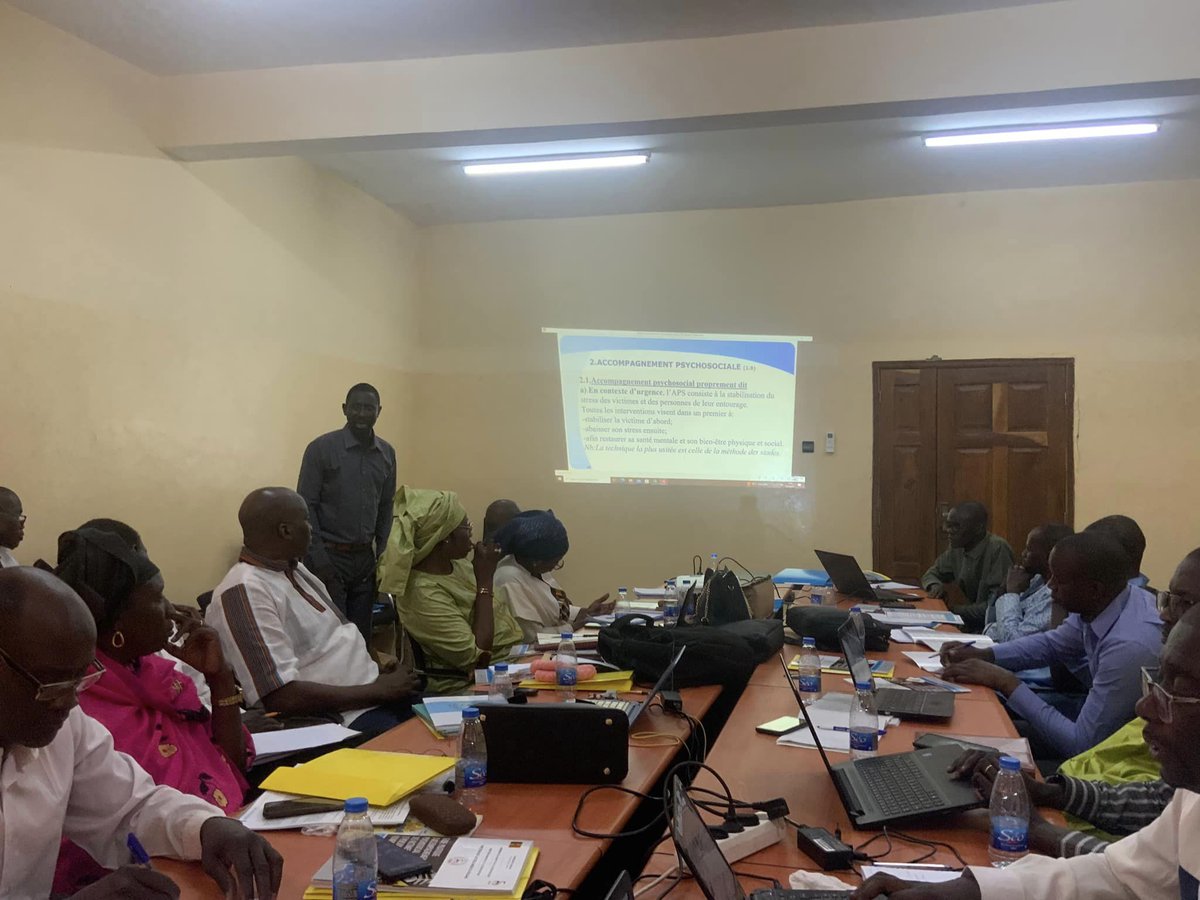 Dams_Senegal's tweet photo. 🇸🇳 Après l'Axe Dakar - Thiès, j'ai présidé, ce mardi, à Kaolack, la deuxième session de formation des intervenants sociaux sur le Guide pratique d'accompagnement psychosocial révisé avec la participation des agents des régions de Diourbel, de Fatick et de Kaolack https://t.co/EUAIc4iOaw