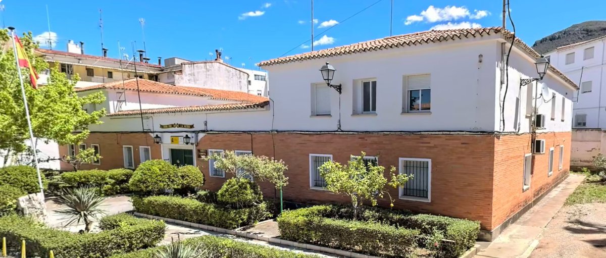 casa_cuartel's tweet photo. #cadadíauncuartel (838)
Hoy vamos a conocer la #casacuartel de #Vallada (València / Valencia):

📐 Javier Barroso Sánchez-Guerra
💶 @guardiacivil
🗓 ca. 1965
📍 38,89798° N, 0,68898° O
🏘 8
1/4 https://t.co/qbFvEwWlub