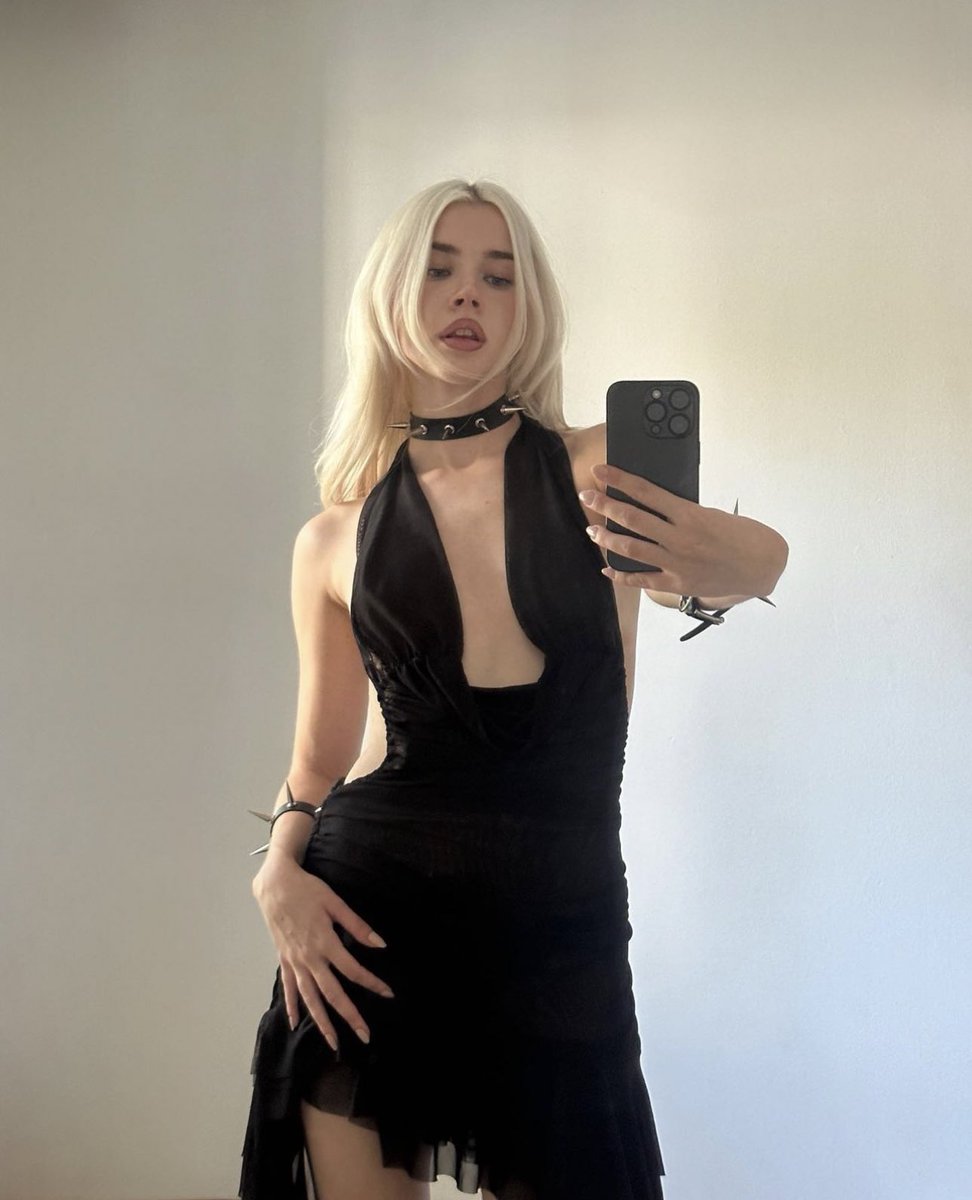 # : i don’t feel so insecure 

open.spotify.com/track/6hqt1z34…