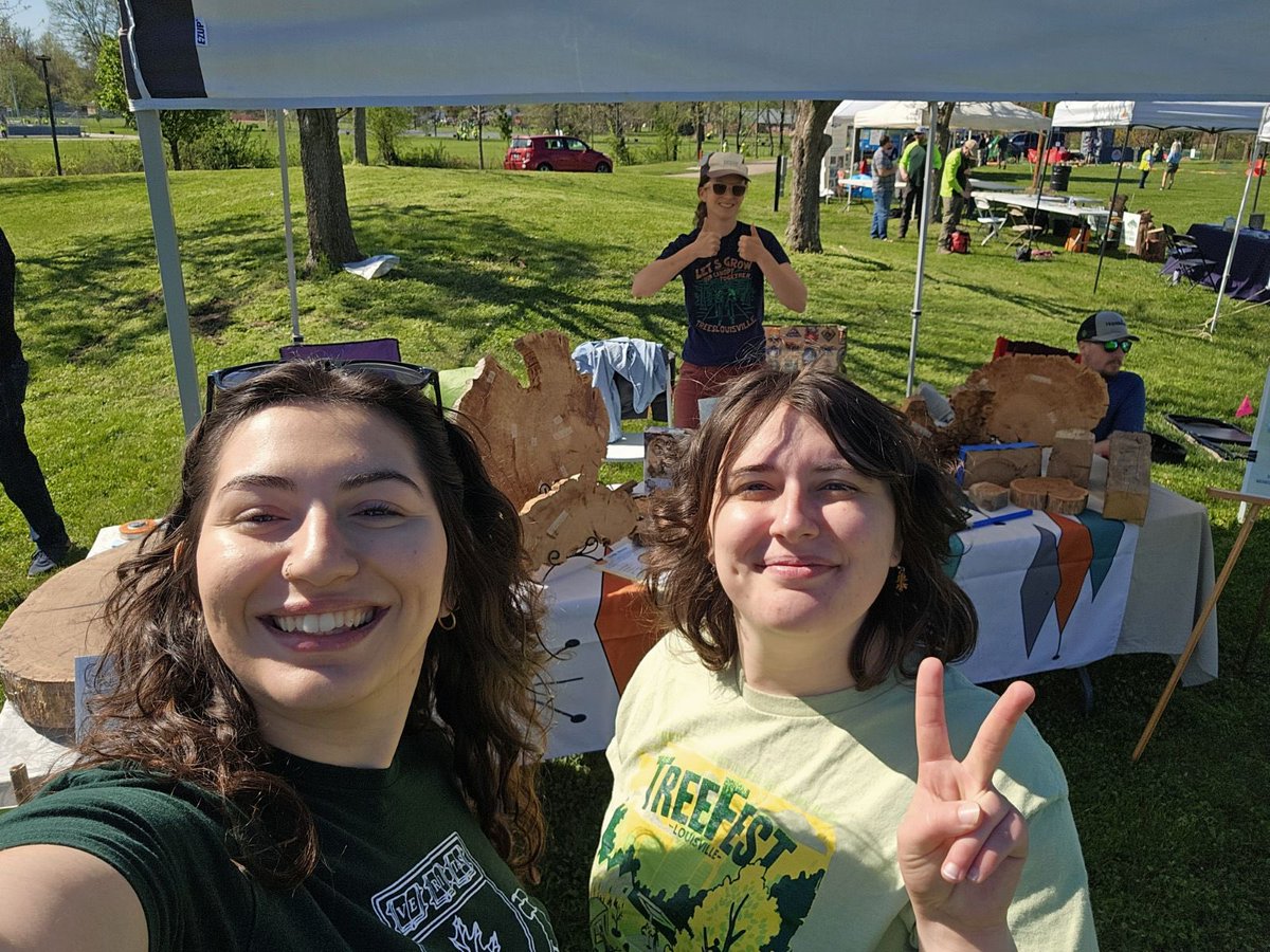 The @uofl #TreeRing lab celebrated an early #ArborDay by teaching about #Dendrochronology at Louisville #TreeFest2024 hosted by @treeslouisville @OlmstedParks502 and many others - check us out again for Earth Day at the @LouisvilleZoo this Sunday 4/21!! @UofLEngaged