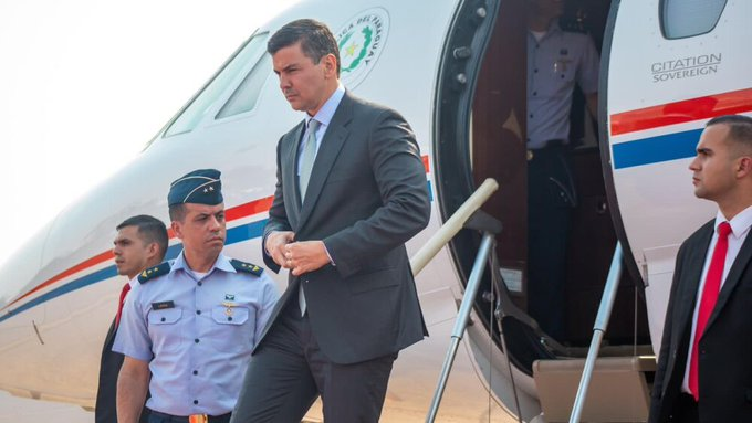 delpynews's tweet photo. ▶️ ESTRÉS CERO | ​✈️

🇵🇾Santi Peña acumula 25 viajes desde que fue electo como presidente, hace poco menos de 1 año.

📌Sin embargo, no se ven mejoras en la imagen política internacional del Paraguay.

🤑En un viaje a Dubái, se gastaron G. 120.784.968 en concepto de viáticos para la delegación del mandatario, conformada por 9 personas.

Vía: Última Hora.