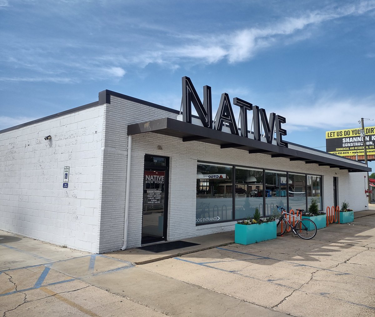 BeerSnobSean's tweet photo. 2nd ever visit @NativeBrewWorks in a dry county in Jonesboro, AR. Never been disappointed with their beer, tacos rock also obviously. Fantastic Munich Dunkel & Hazy IPA. Spacious taproom. #ARbeer @MikeSlomba @brewerytravels @BeerArkansas @SCBeerExplorer @ScienceMonkey0 https://t.co/PD6kmuTIPv