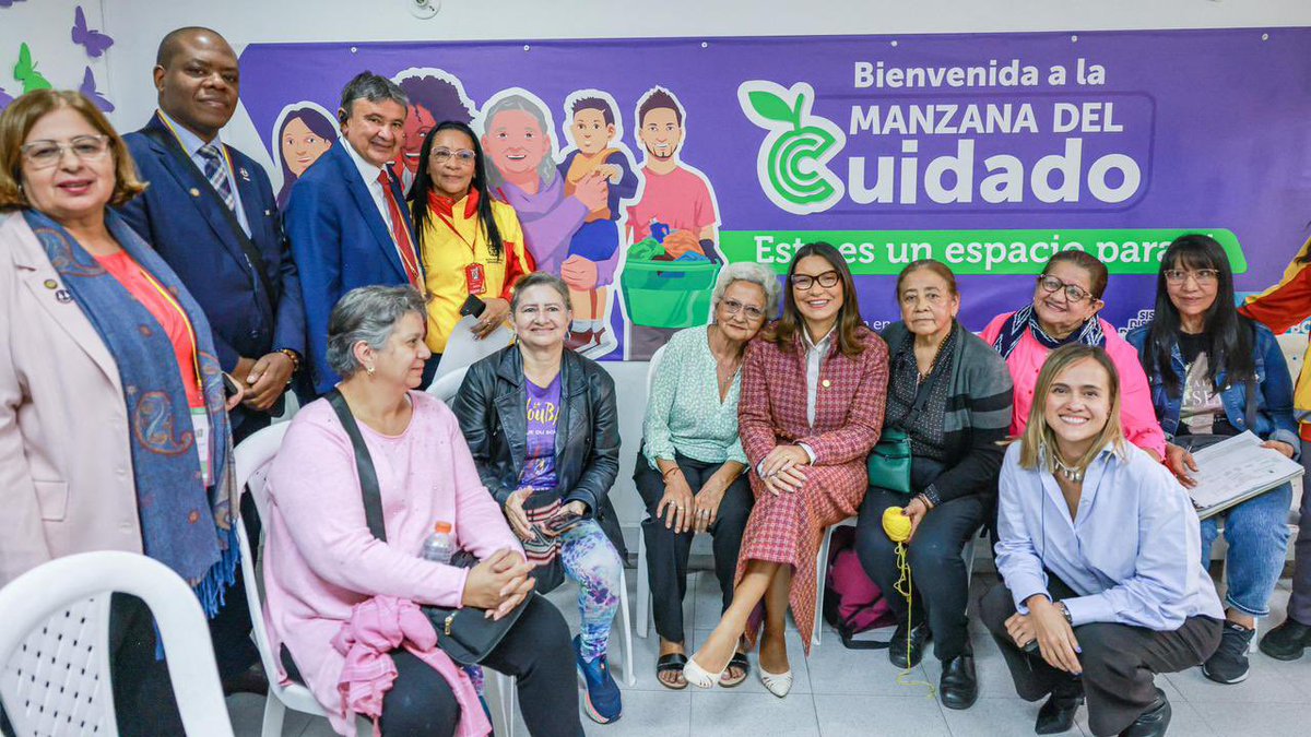 Na visita à Casa de Igualdade e Oportunidades para as Mulheres em Bogotá, pudemos conhecer uma rede de proteção focada em ambas as pontas: quem cuida e quem precisa de cuidados. O projeto é voltado especialmente para as mulheres, com uma solução muito acolhedora. Vamos estudar…