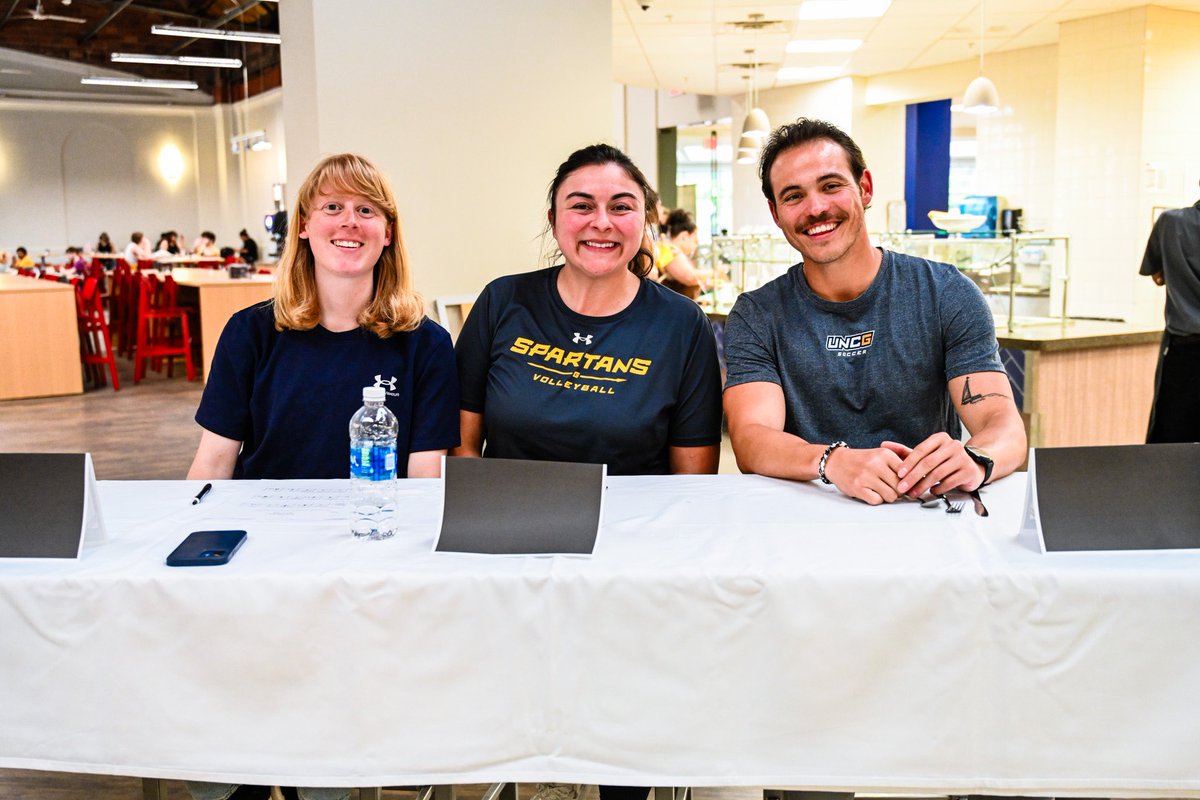 Taking competition into the kitchen! @UNCGsoccer is your @UNCG Spring 2024 Battle of the Chefs Champions after taking on @UNCGVB and @UNCGXC 🍽️ Special shoutout to our coaching staff for being terrific judges! #letsgoG
