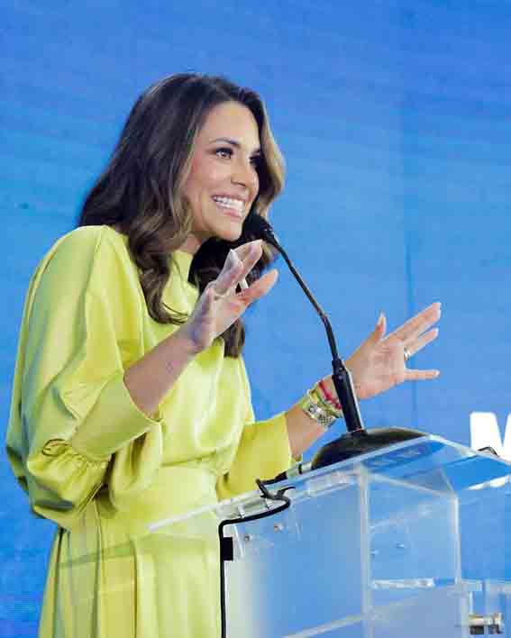 Pamela Sued Conductora