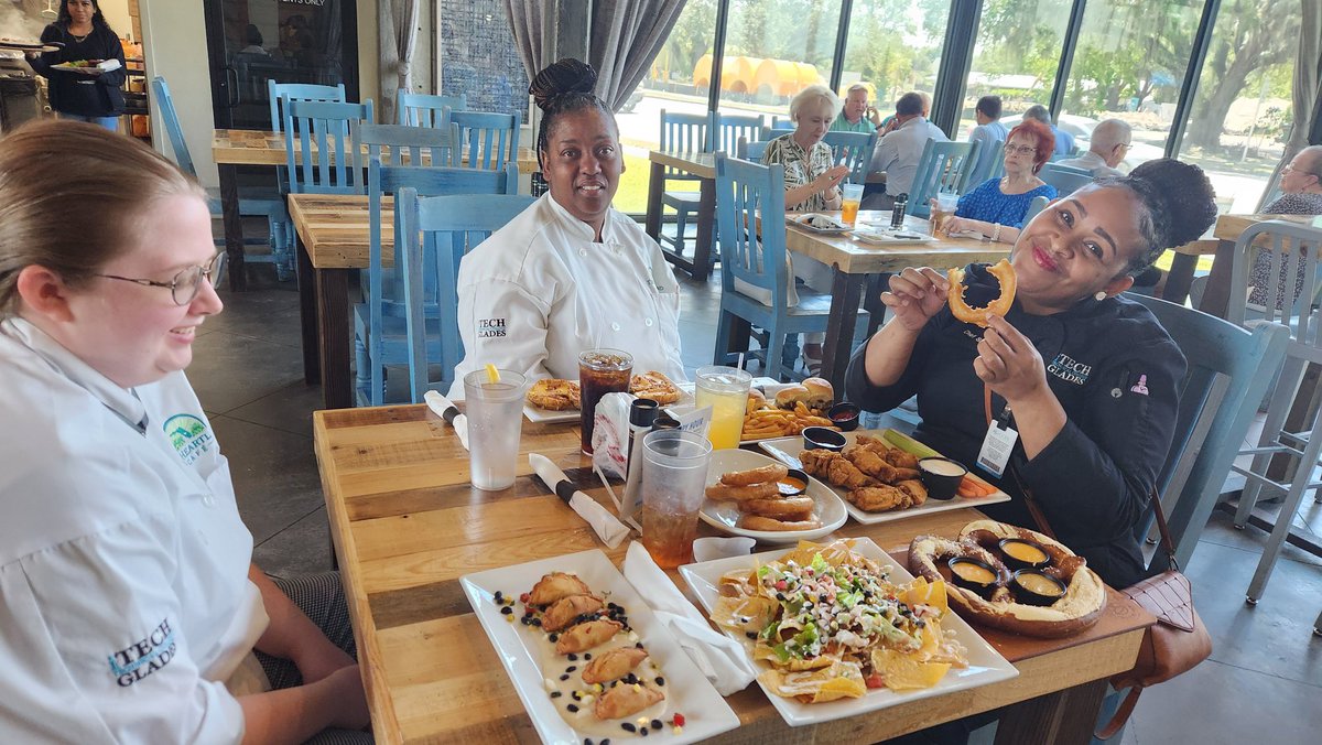 iTech_Glades's tweet photo. Thank you to Professional Culinary Arts and Hospitality program advisor and Labelle Brewing Company brew manager, Garrett Kersey,for providing our iTECH Glades students with a behind the scenes tour today! #itechglades #culinary https://t.co/dwUZJZ2YAP