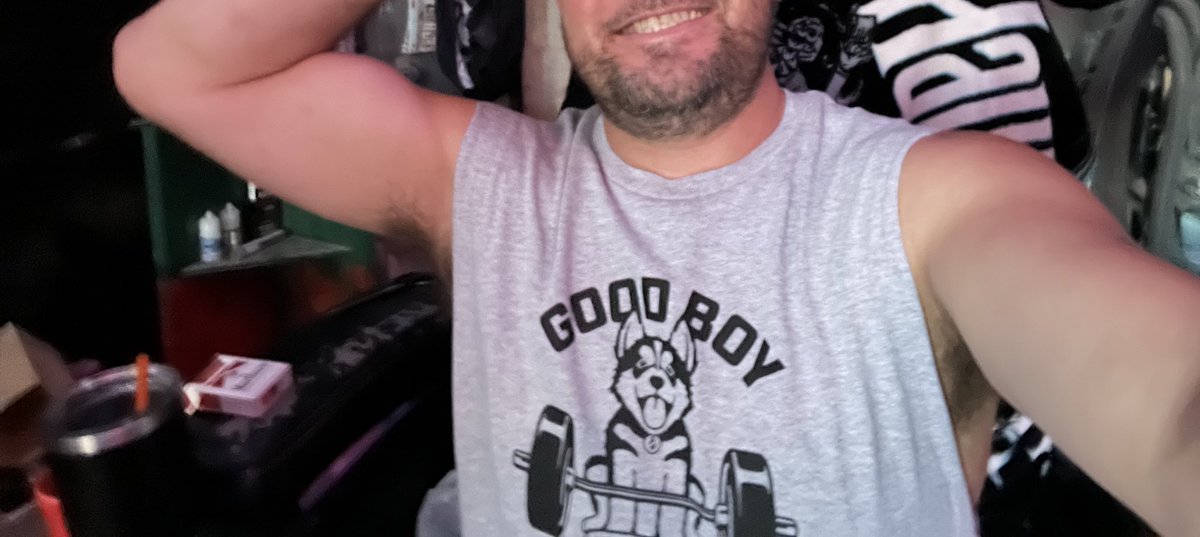 luckiesam01's tweet photo. My new shirt from my bestie 
#PupsRule #GoodBoyBarbellClub #NewShirtFeeling https://t.co/Vnt4g9bgfy