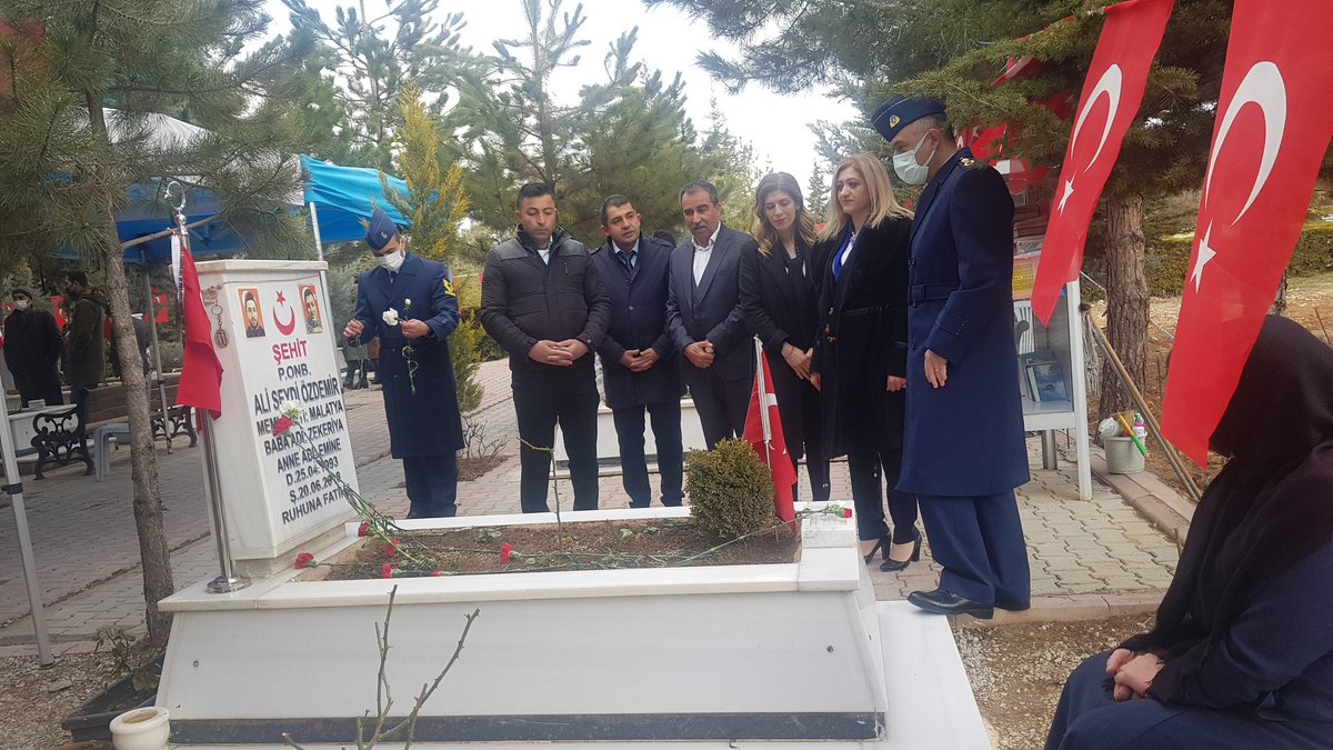 Cahide_Elazig's tweet photo. 14-20 Nisan Şehitler ve Gaziler  Haftası dolayısıyla ;başta Gazi Mustafa Kemal Atatürk ve Silah arkadaşları olmak üzere istiklalimiz,istikbalimiz ve aziz vatanımız uğruna şehadete yürüyen tüm kahramanlarımızı rahmet,minnet ve saygıyla anıyorum .Şehitlerimizin Ruhları şad olsun 🇹🇷 https://t.co/JVTprbsMUd