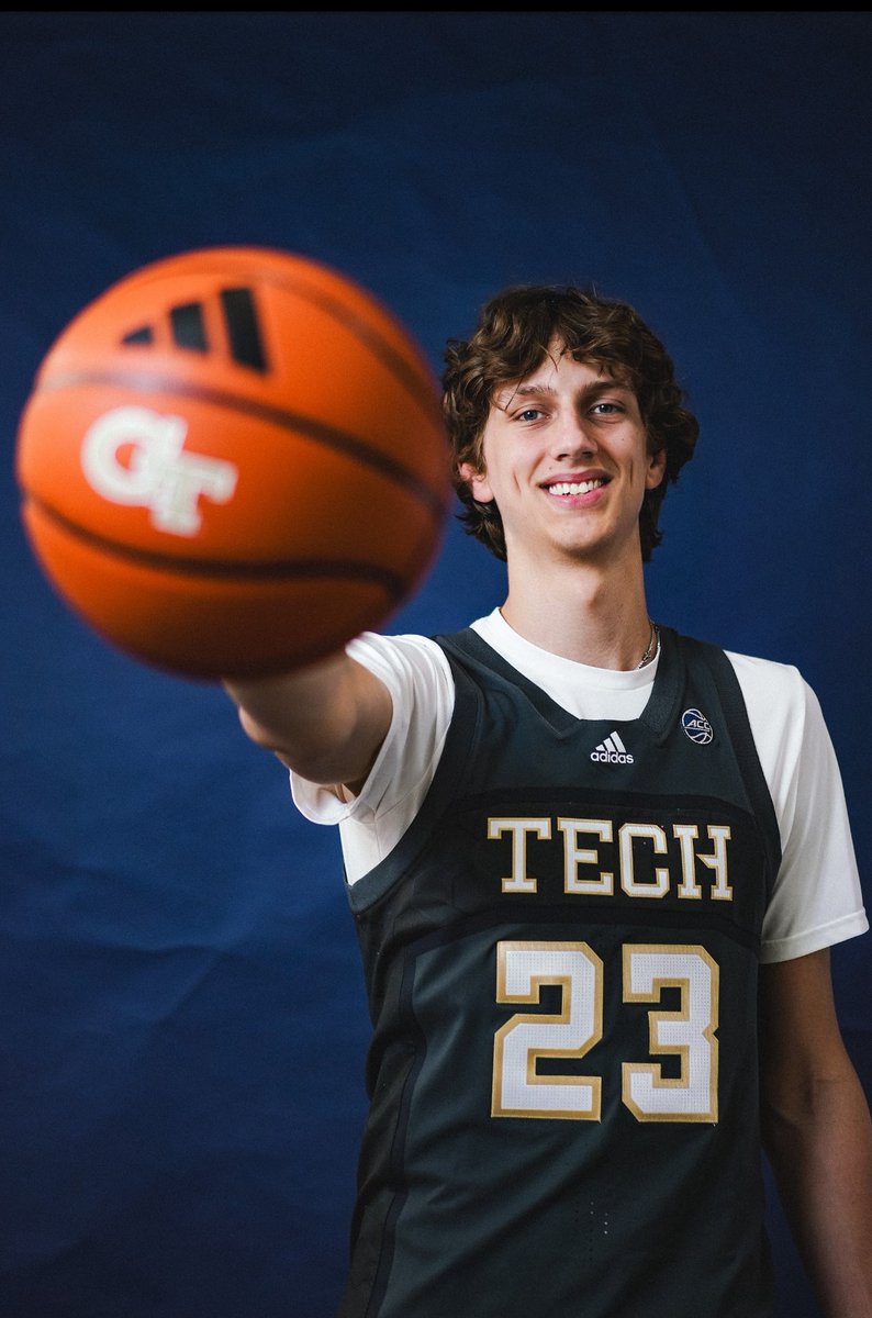 GetSusanGetSOLD's tweet photo. Thank you @GTMBB & Coach @PershinWilliams for the first class treatment and thank you @Iambiggie503 for offering @jacksonmcvey_ a scholarship to your amazing basketball program. #FOOTER #7foot1 #ESPN4Star #15CenterInTheNation @TMarkwith14 @SandysSpiel @charlespackk @TeamCurry https://t.co/KEixkmPkYB