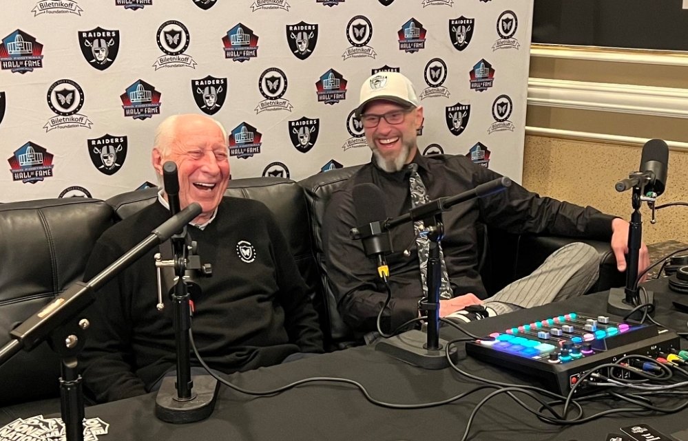 _Murf's tweet photo. No need for even Randy. 
I'll just take the LEGEND Fred Billetnikoff. 
#FreddyB #RaiderNation https://t.co/Ho0OhvBKLQ