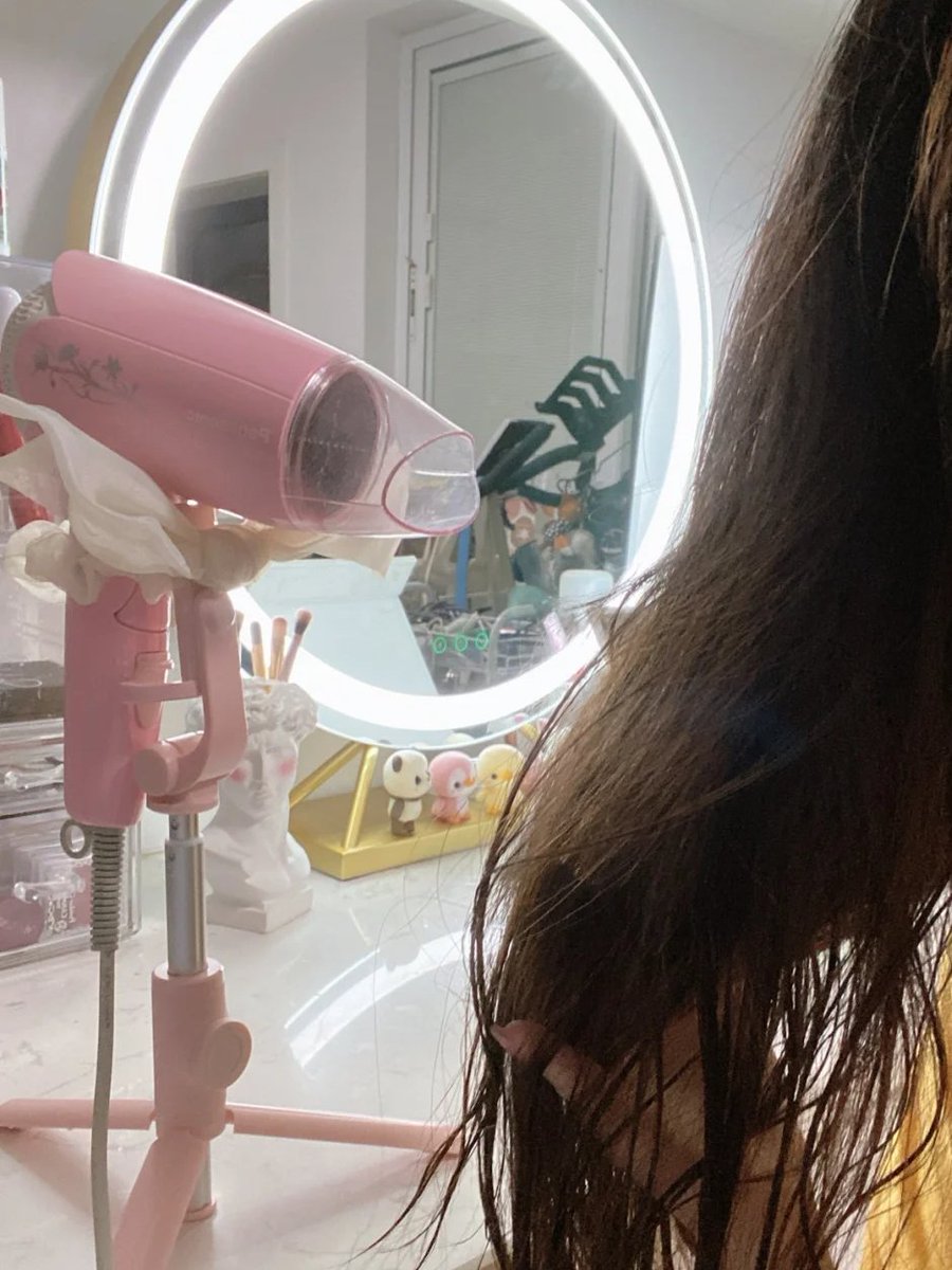 HelloTian36's tweet image. Hands-Free Blowout Tips