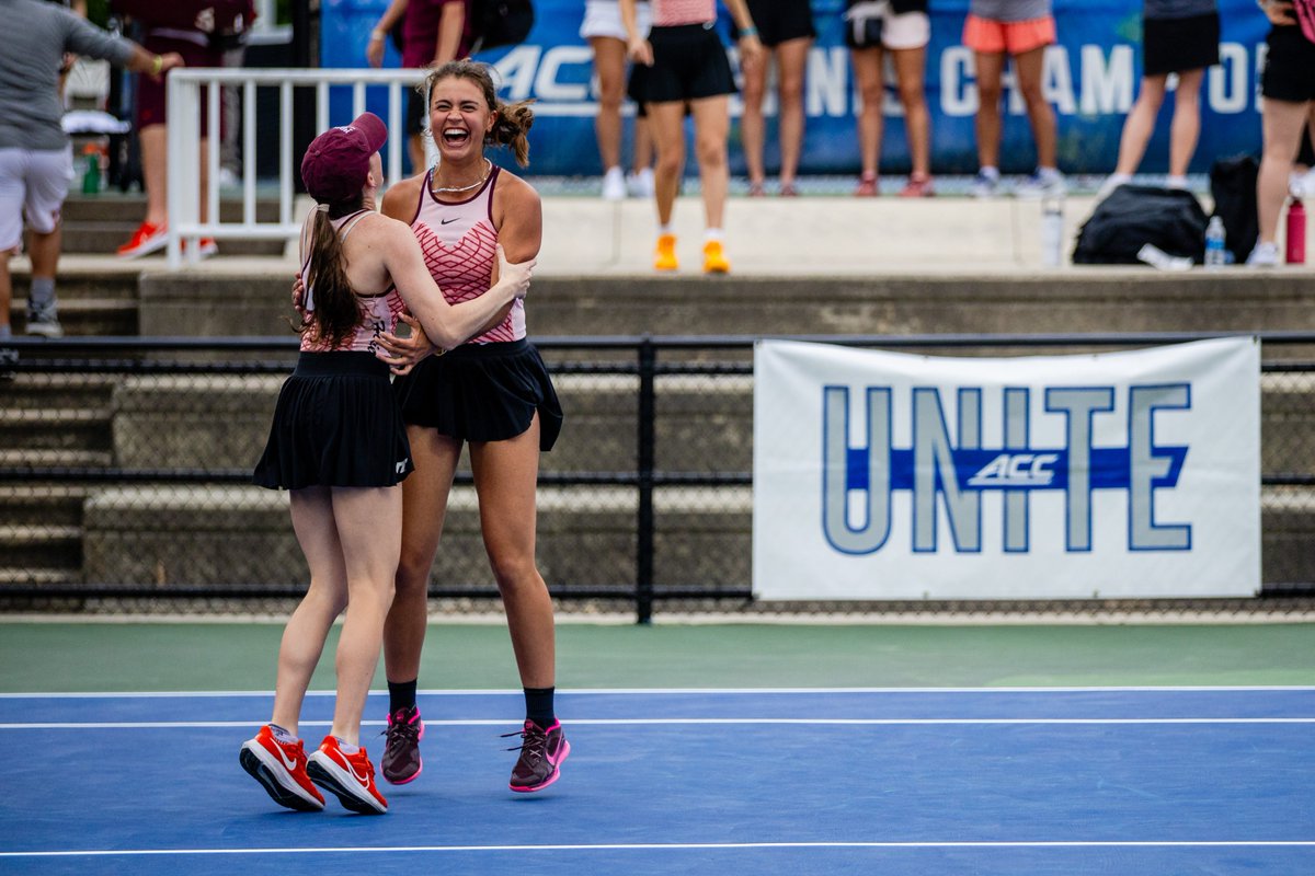 HokiesWTennis's tweet photo. Lots of JOY for moving on 🤩

#Hokies🦃🎾 https://t.co/mhNHy5GgBf