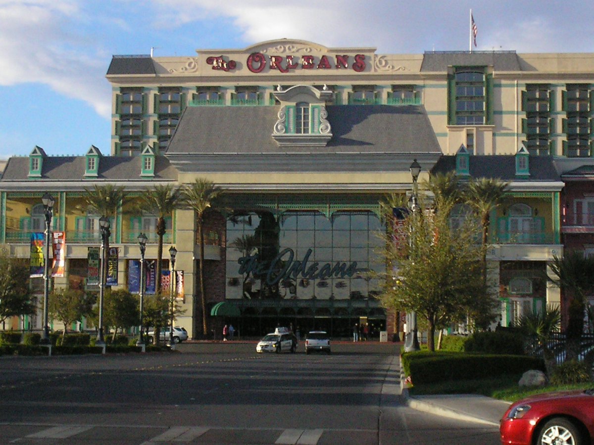 LVA_Tweet's tweet photo. Question of the Day- Why Are Hotels Charging an Early Check-In Fee? https://t.co/yfIrjzIynj #lva #qod #lasvegas #vegas #vegashotels #hotelfees https://t.co/mCgbYrYeLv