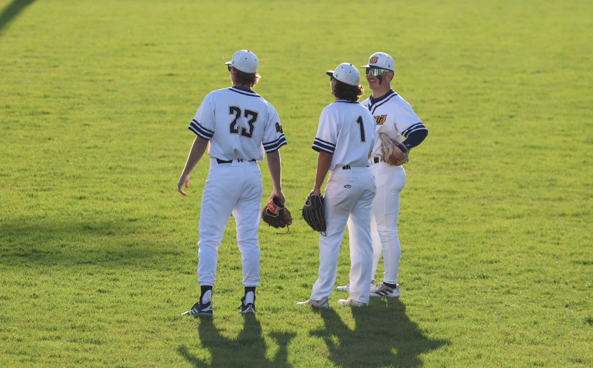 Baseball in Storm Lake: two innings down and the score is 0-0. Four hits for the Beavers, four runners stranded so far. #BeaverNation #d3baseball #rollriversBSB #BeaversBuild