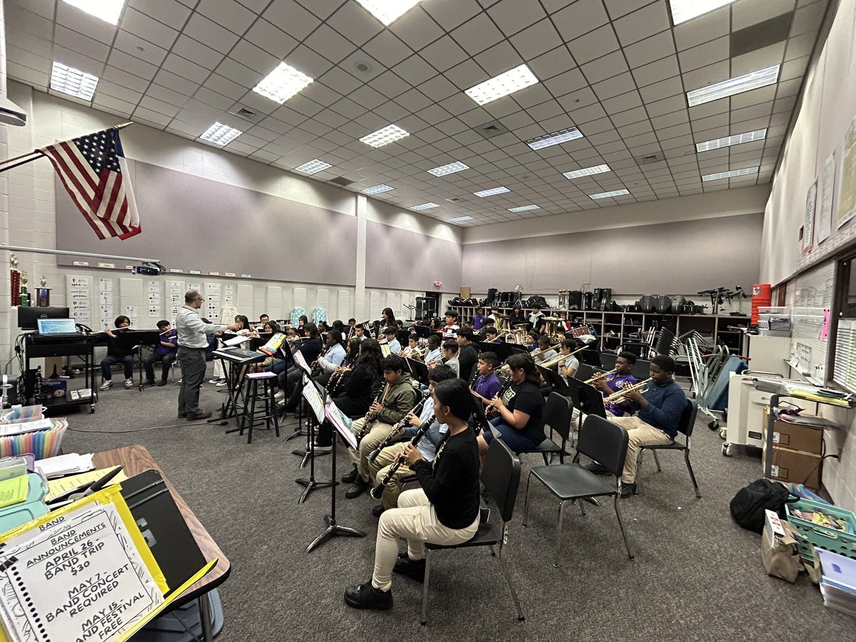 WiensAtAlbright's tweet photo. It’s a great day to be in band at @OwensInt because members of the @alief_middle and @ElsikMRB bands joined us for our after school rehearsal today! #OwensJaguarBand @AliefISD https://t.co/DjuJyDUMB5