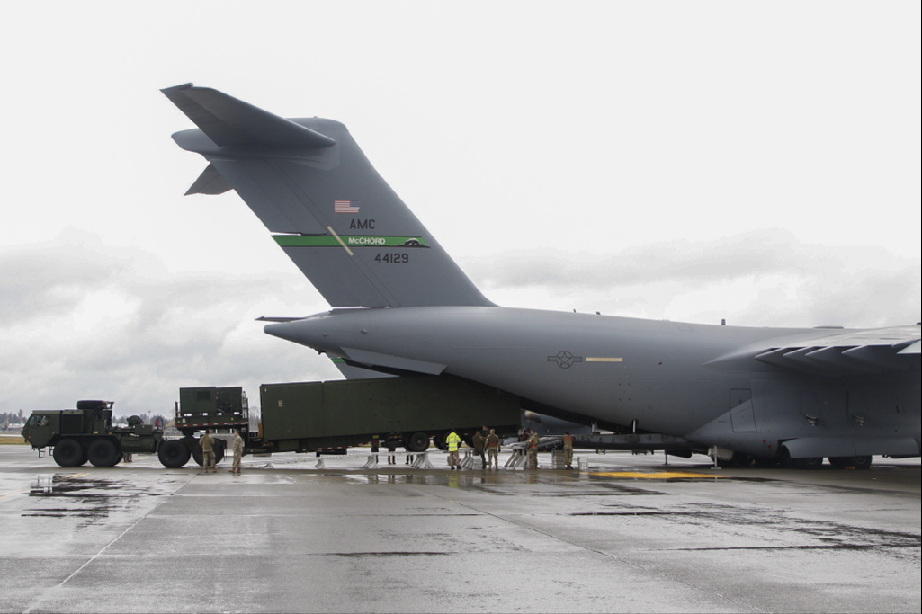 A Joint theater with vast distances and logistical hurdles requires Joint solutions!

As reported by @Navalnewscom, the deployment of the Mid-Range Capability from @JBLM_PAO to the Philippines was a 15 hour and 8,000 mile operation. With the hard work of the @usairforce's…