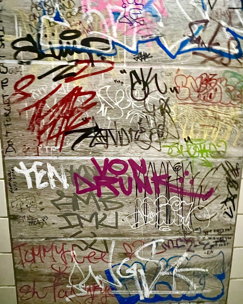 stevewright64's tweet photo. Great dive bars have restrooms that look like this. I have drank at dives in more than 25 nations + more than 50 major U.S. cities. GWARBar is one of my faves. Guitarist Michael Derks is the chef! #gwar #foodie #photojournalist #cocktails #graffiti #greatbars #jacksonward #RVA https://t.co/26JtlyGWk3