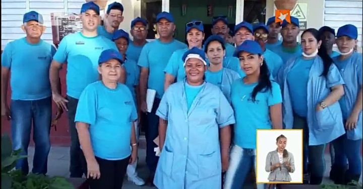 EmberLaHabana's tweet photo. 🙌 El papel decisivo de los trabajadores del @minalcuba  también se destaca en la @mesaredondacuba donde comparecen directivos y entidades seleccionadas del 
@geiacuba 

Unidad, compromiso, voluntad y responsabilidad para la producción y distribución de alimentos a la población. https://t.co/XWWBEvSVwl