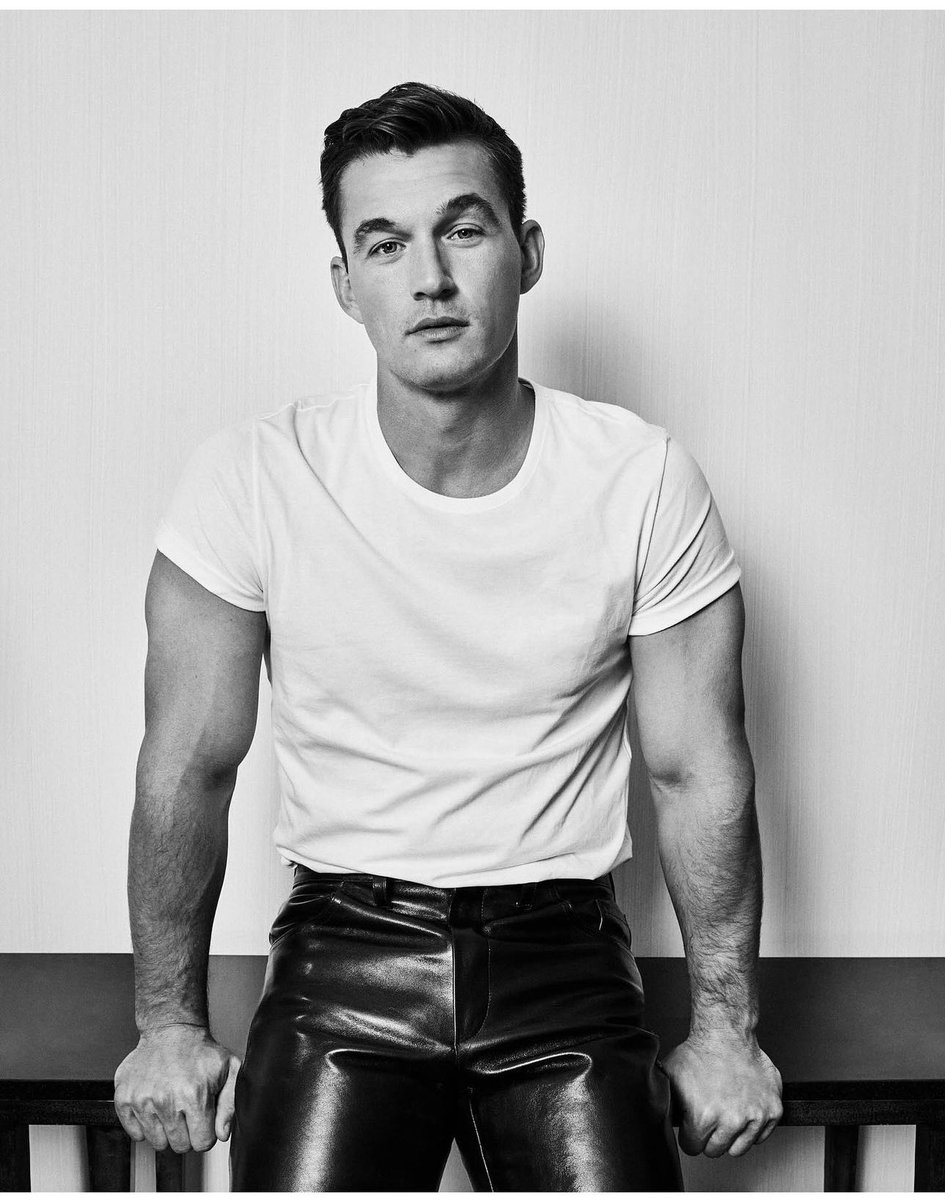 zacharyreality's tweet photo. Most people aren’t this hot &amp; most people aren’t Tyler Cameron https://t.co/SHT6a8hnBI