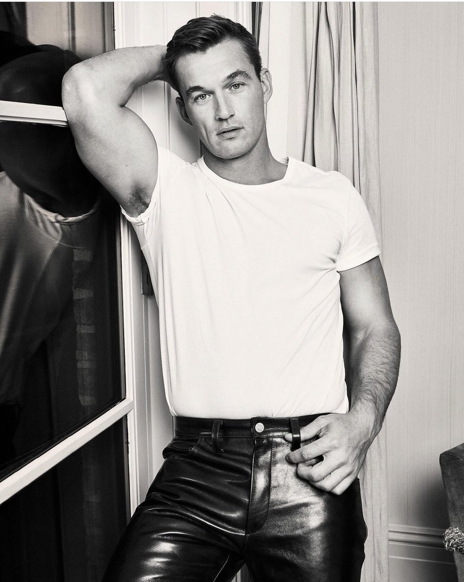 zacharyreality's tweet photo. Most people aren’t this hot &amp; most people aren’t Tyler Cameron https://t.co/SHT6a8hnBI