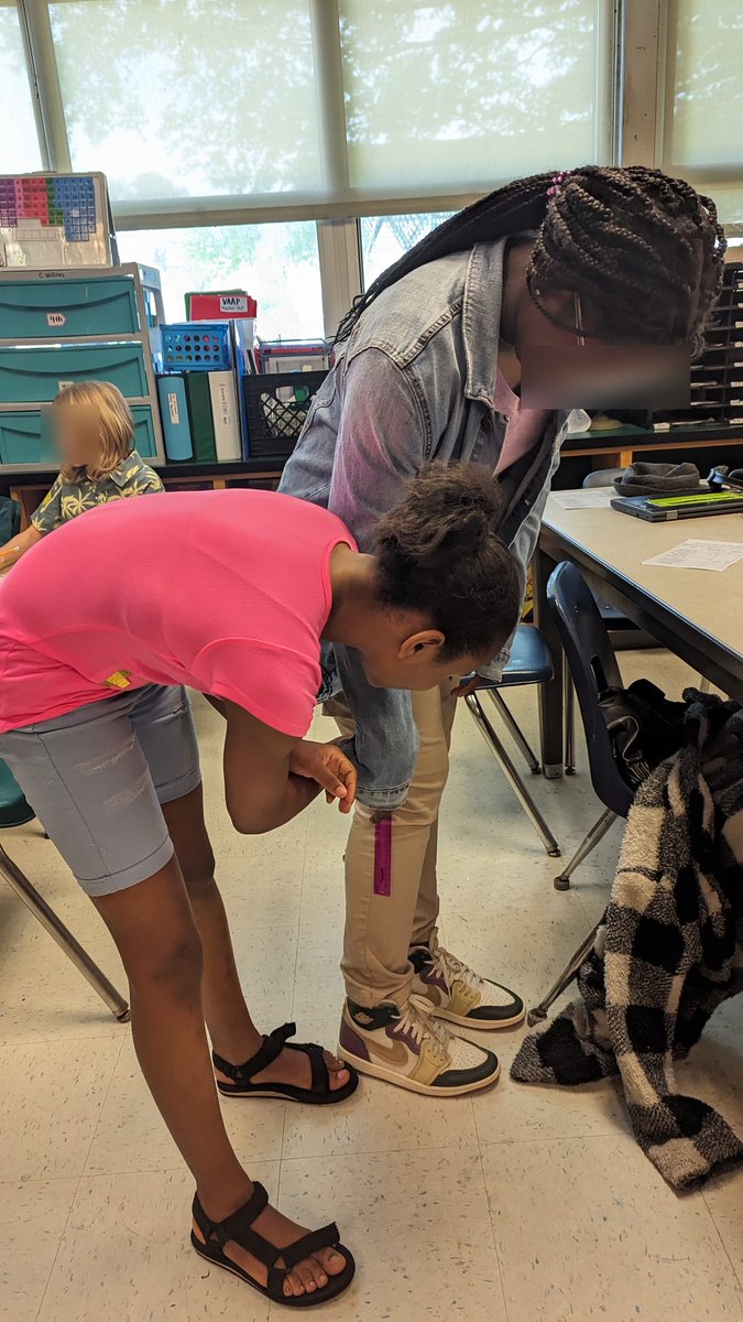 Measurement Time in 4th Grade 📏 Today we measured different objects in the classroom from pencils to our classmates and teachers! Using rulers and yardsticks to measure is so engaging! Thank you for joining us @PESori06 #PPSShines #VESSoars #MsGreenesGrasshoppers @VictoryElemPPS