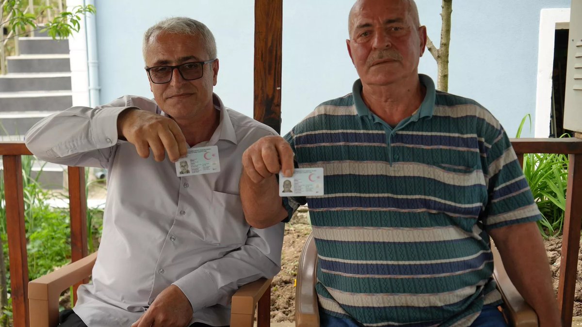 Kocaeli'nde seçimi kazanan Hasan Erdöl'ün, babasıyla aynı ismi taşıdığı için muhtarlığı düşürüldü.
