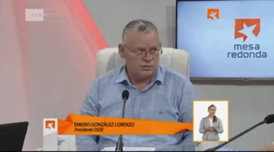 Comunica2015's tweet photo. Directivos del @geiacuba informan a la población en @mesaredondacuba de los problemas reales en la industria y las alternativas para vencer los desafíos.
@minalcuba 
#AlimentariaPorCuba #GenteQueSuma https://t.co/44I3rwOZat