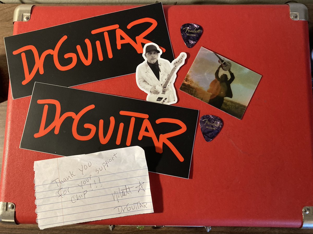 Well alright! My @DrGuitar loot showed up in the mail today and I’m just like a kid on Christmas. Much thanks to one of best guitar loving, music supporting cats you’ll ever come across 👍