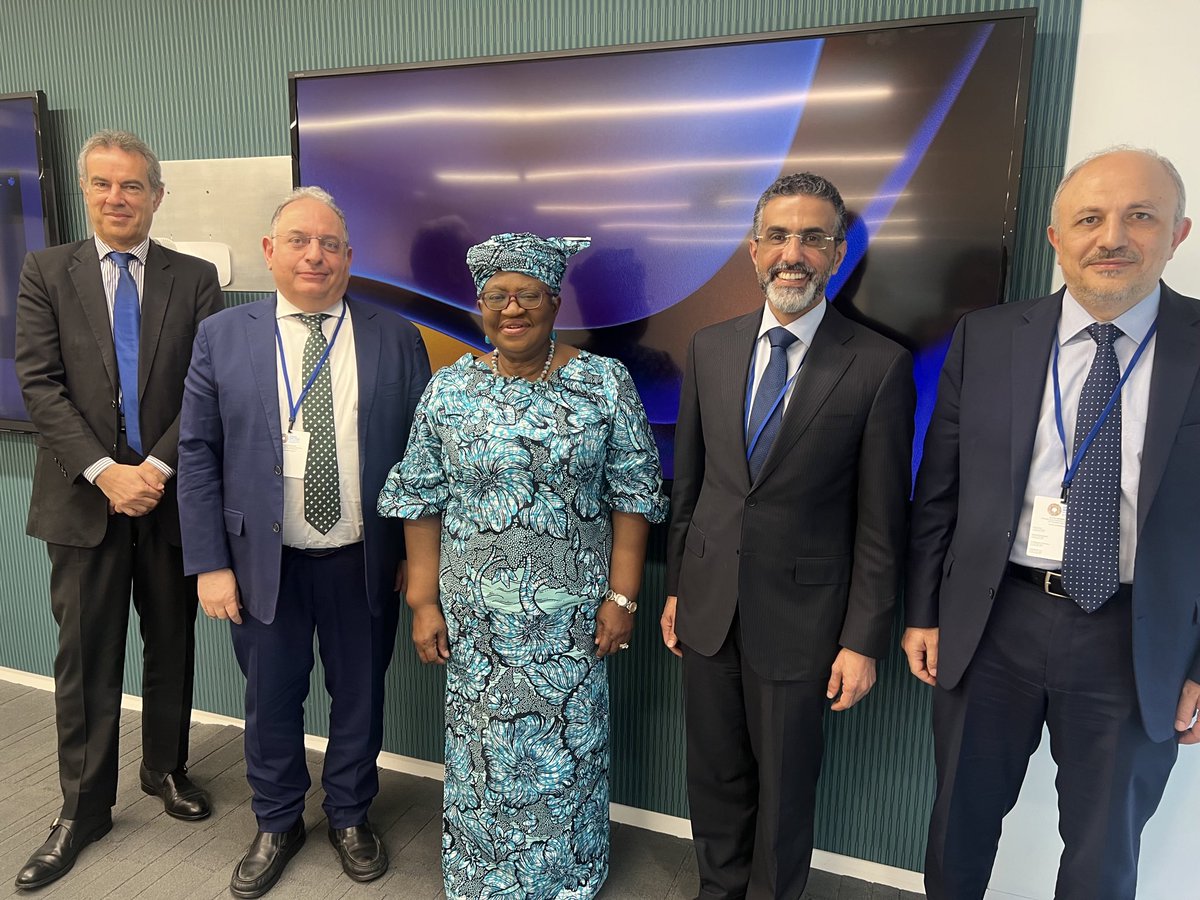 Interesting meeting with Dr Fahad Alturki, Director General of the Arab Monetary Fund and his delegation. Discussed the accession of Arab Members to the @WTO, Climate change issues as well as Carbon Pricing and the Arab Trade Finance Program. Looking forward to more