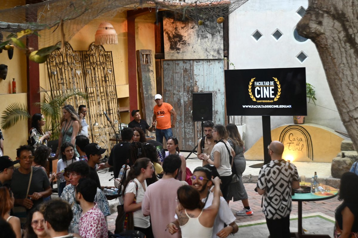 facultaddecine's tweet image. #NoticiasFac 📰

Damos inicio a nuestra travesía por Colombia. 🇨🇴

En el marco del @_FICCI_ 🎞️ recibimos una cálida bienvenida en la inauguración de la edición 19 de “Encuentros”.

Lee la nota aquí 👉 tinyurl.com/NOTAFAC-ENCUEN…

#FacultadDeCine #FICCI63 #Encuentros2024