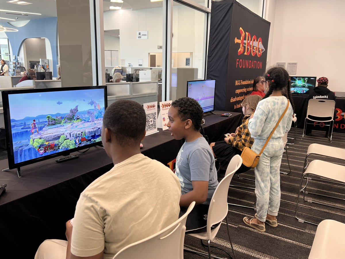 bggfndn's tweet photo. This weekend, we kicked off our Gaming @ The Library series with a bang!
We had an amazing turnout and it’s incredible to see the gaming culture we’re building in STL. 🙌🏾💪🏾
Stay tuned for more!
#GamingAtTheLibrary #BGGFoundation #SLCL https://t.co/4VZJ5IeBNS